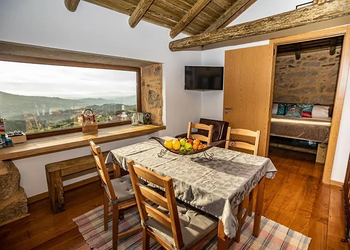 Chalet Dos Penedos - *